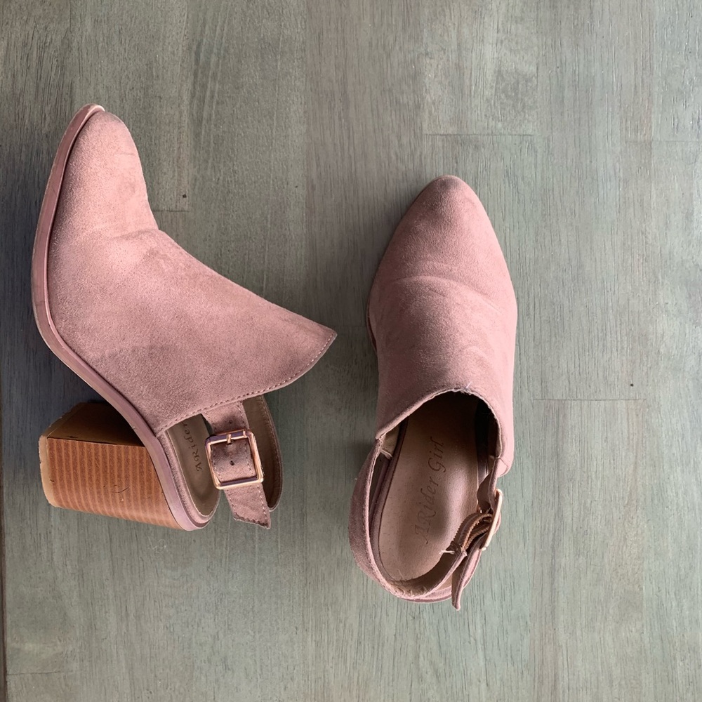 BOOTIES